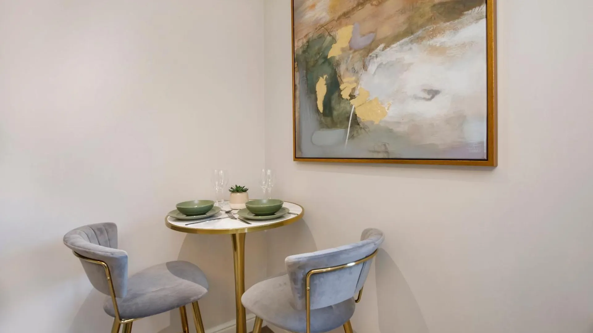 Crescent Court Modern And Luxurious Apartments York