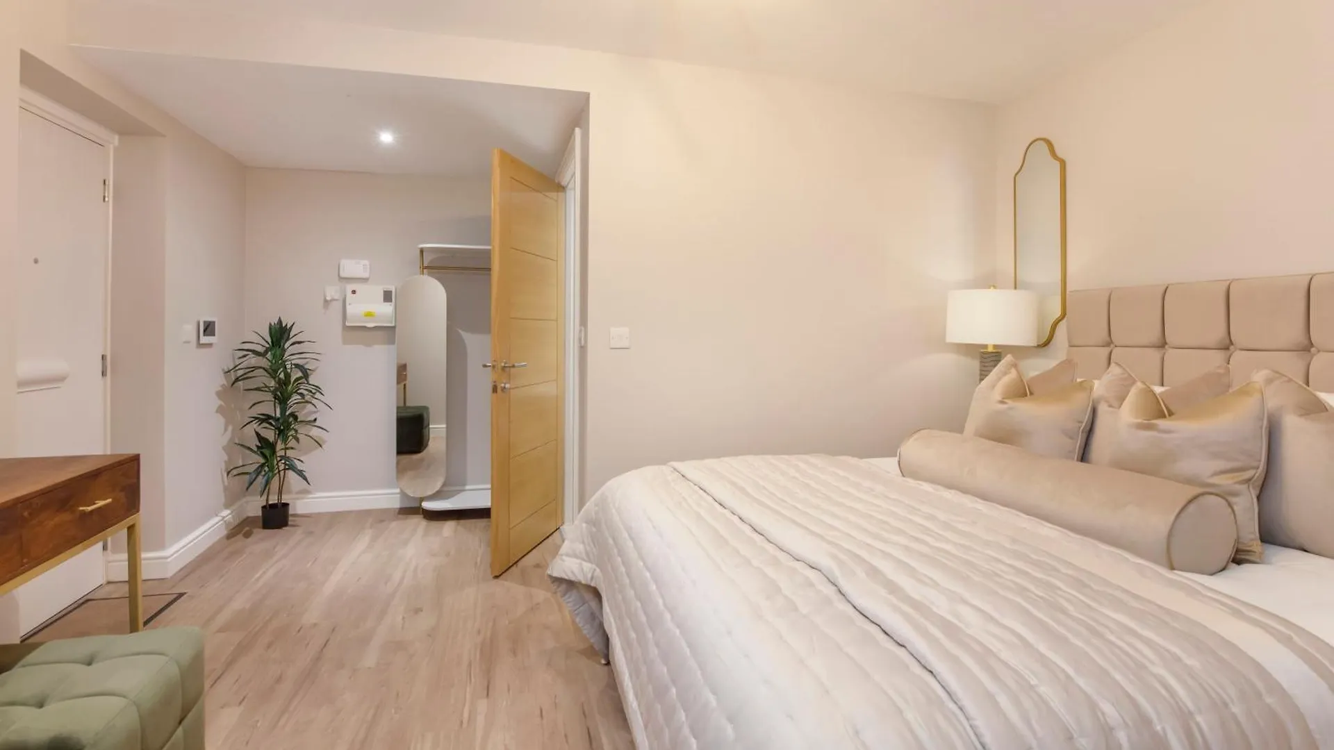 Crescent Court Modern And Luxurious Apartments York